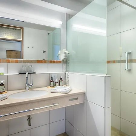 Brugger's Hotelpark Am فندق تيتيسي نيوستادت