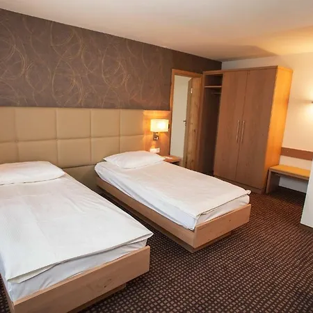 Отель Brugger's Hotelpark Am 4*